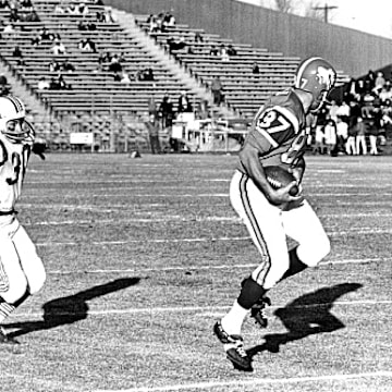 Lionel Taylor broke records in seven years with the Broncos.