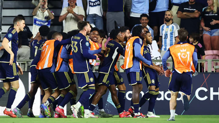 Pedro Vite después de anotar el segundo gol del equipo. Pedro Vite después de anotar el segundo gol del equipo.
