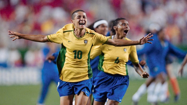 Sissi, leyenda del futbol brasileño.