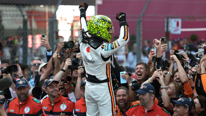 El británico Lando Norris celebrando su victoria en Mónaco.