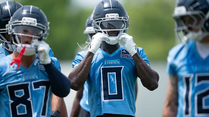 Tennessee Titans wide receiver Calvin Ridley straps on his helmet for drills during mandatory Titans Minicamp Tennessee Titans wide receiver Calvin Ridley straps on his helmet for drills during mandatory Titans Minicamp