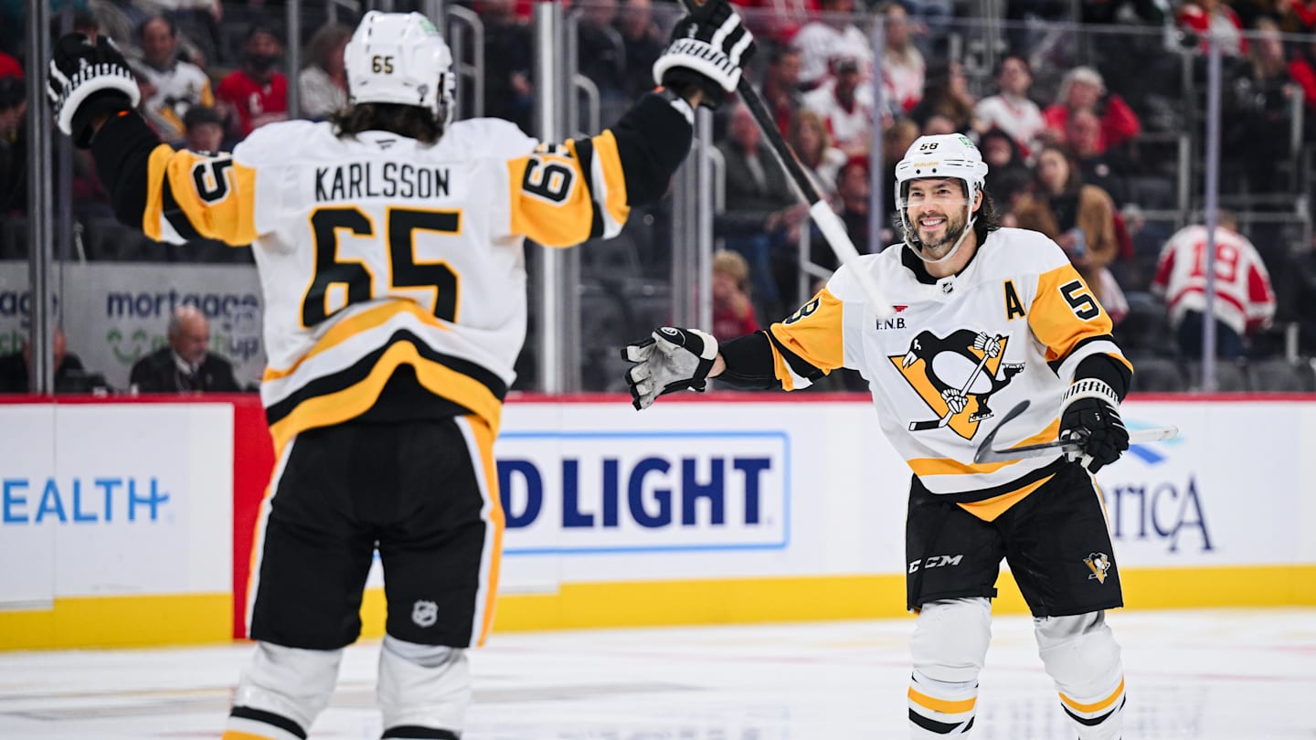 Watch Steelers Stars Share Hilarious Video During Pittsburgh Penguins Game