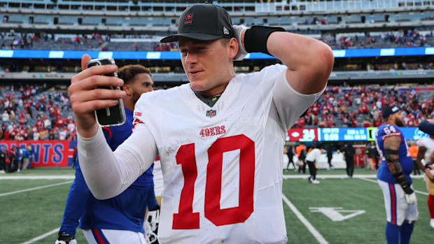 49ers’ Mac Jones Seen Bleeding Profusely After Taking Shot to Face From Giants Defender -thang123