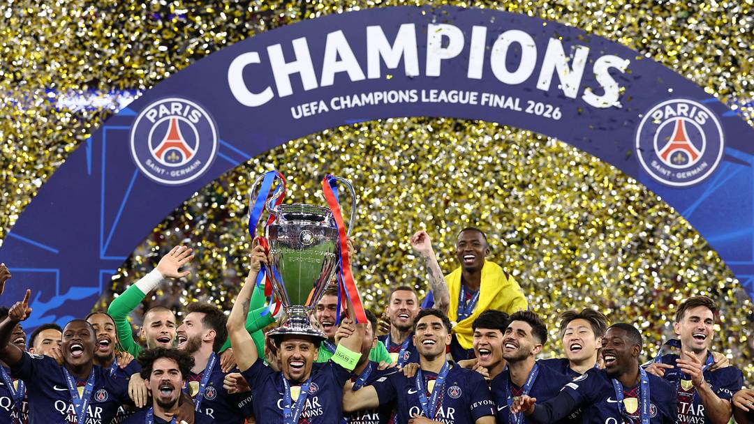 TOPSHOT-FBL-EUR-C1-PSG-BACKTOBACK