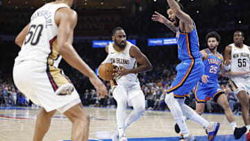 Ex-Husky Jaylen Nowell drives to the basket for the New Orleans Pelicans.