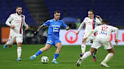 Avantage numérique en faveur de l'OL. 