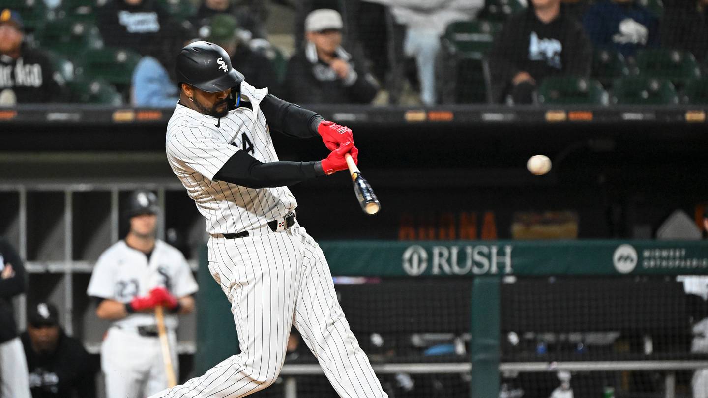 White Sox receive bad news regarding Eloy Jimenez's injury - Vimarsana News