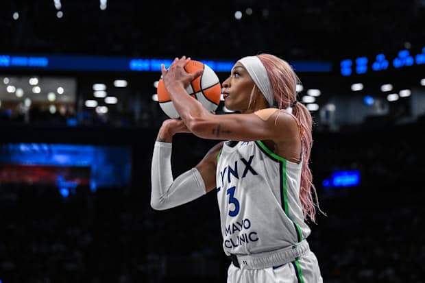Minnesota Lynx guard DiJonai Carrington (3) 