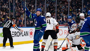 Anaheim Ducks  v Vancouver Canucks