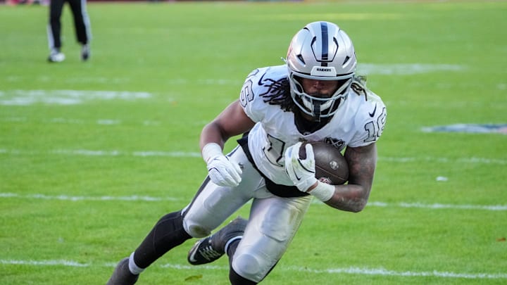 Nov 29, 2024; Kansas City, Missouri, USA; Las Vegas Raiders wide receiver Jakobi Meyers (16) runs the ball against the Kansas City Chiefs during the first half at GEHA Field at Arrowhead Stadium. Mandatory Credit: Denny Medley-Imagn Images Nov 29, 2024; Kansas City, Missouri, USA; Las Vegas Raiders wide receiver Jakobi Meyers (16) runs the ball against the Kansas City Chiefs during the first half at GEHA Field at Arrowhead Stadium. Mandatory Credit: Denny Medley-Imagn Images