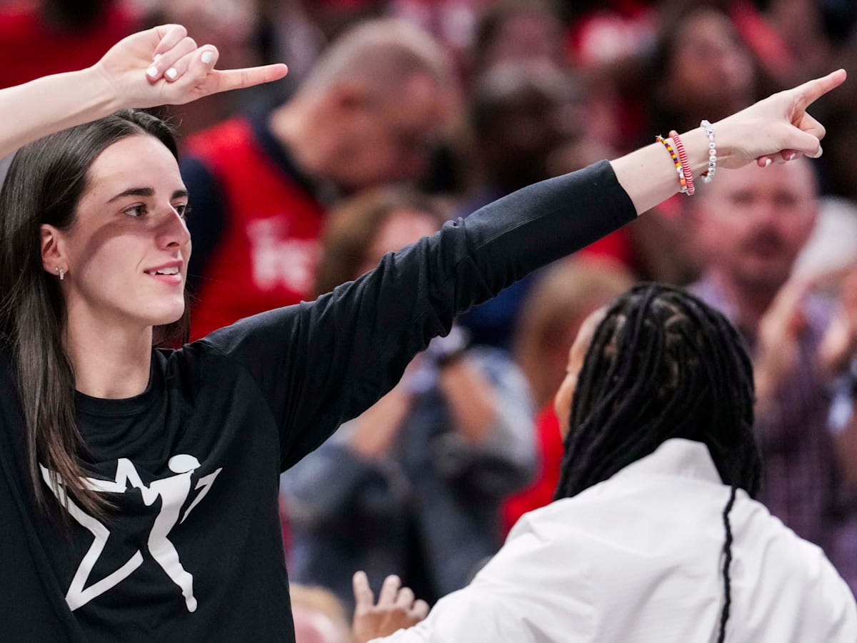 Cameras Caught Caitlin Clark Having So Much Fun With Referee During Fever  Loss