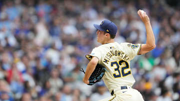 Los Angeles Dodgers v Milwaukee Brewers