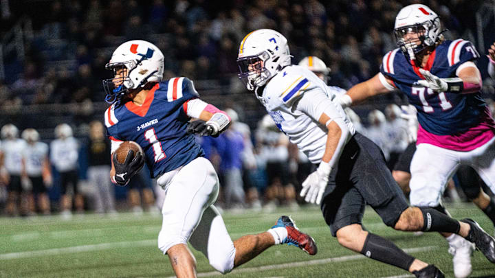 Urbandale's Jaylon Brooks (1) runs to the outside during a game against Johnston on Friday, Oct. 18, 2024, at Frerichs Field in Urbandale. Urbandale's Jaylon Brooks (1) runs to the outside during a game against Johnston on Friday, Oct. 18, 2024, at Frerichs Field in Urbandale.