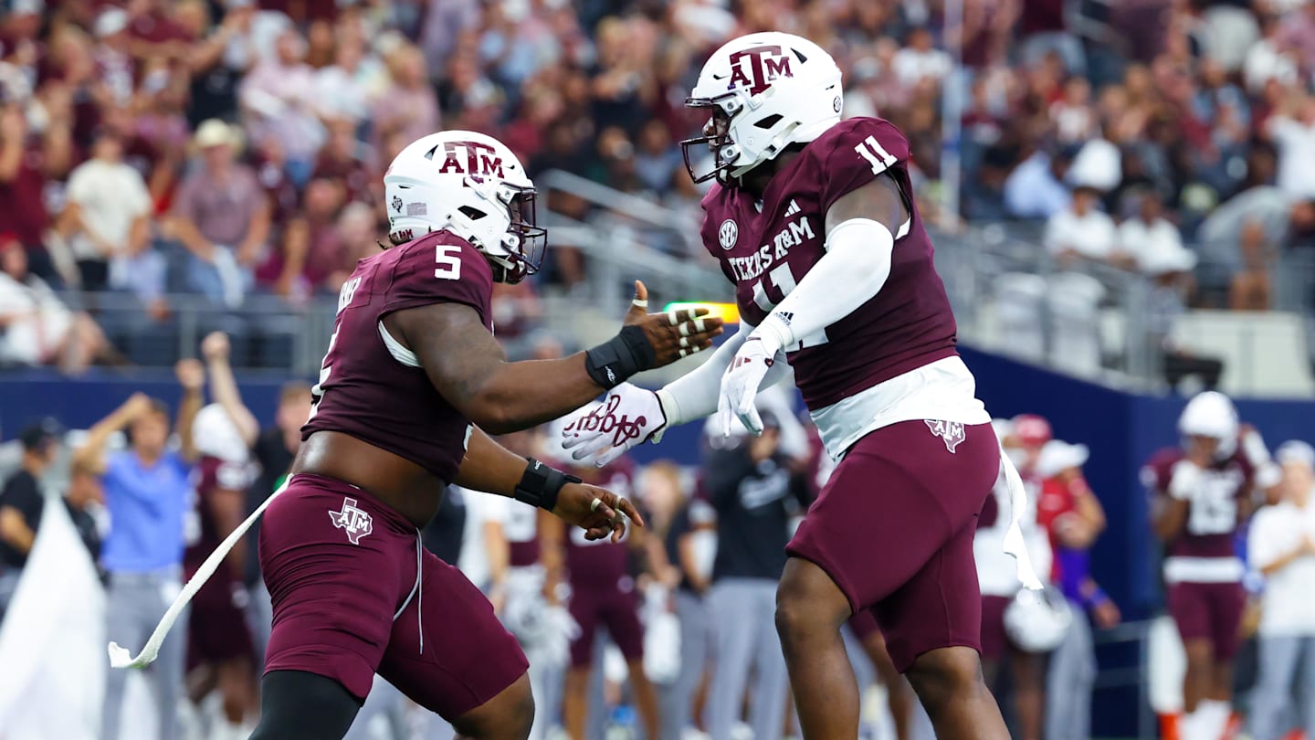 Texas A&M Holds Off Arkansas To Win Southwest Classic