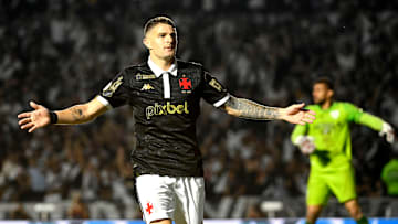 Vegetti ainda não balançou as redes na temporada