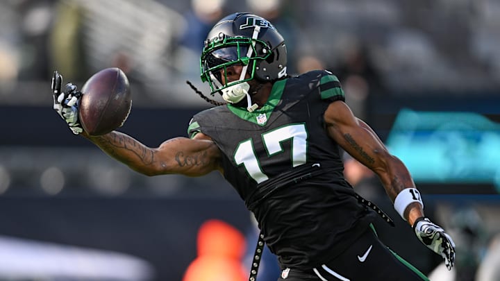 Dec 1, 2024; East Rutherford, New Jersey, USA; New York Jets wide receiver Davante Adams (17) warms up before the game against against the Seattle Seahawks at MetLife Stadium. Mandatory Credit: Mark Smith-Imagn Images Dec 1, 2024; East Rutherford, New Jersey, USA; New York Jets wide receiver Davante Adams (17) warms up before the game against against the Seattle Seahawks at MetLife Stadium. Mandatory Credit: Mark Smith-Imagn Images