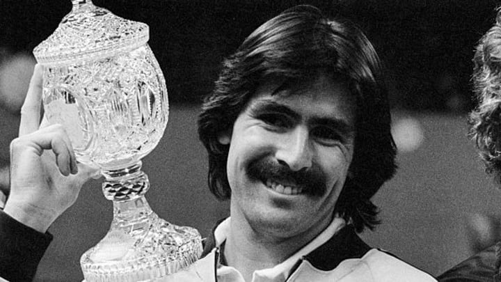 El tenista mexicano Raúl Ramírez, quien se coronó campeón en dobles de Roland Garros en 1975 y 1977.