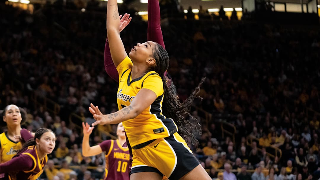 Iowa guard Journey Houston (8) shoots the ball during the third quarter against Minnesota on Feb. 5, 2026, at Carver-Hawkeye Arena.