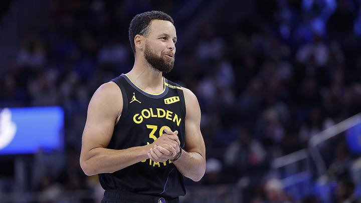 Stephen Curry led the Warriors to a third-straight win