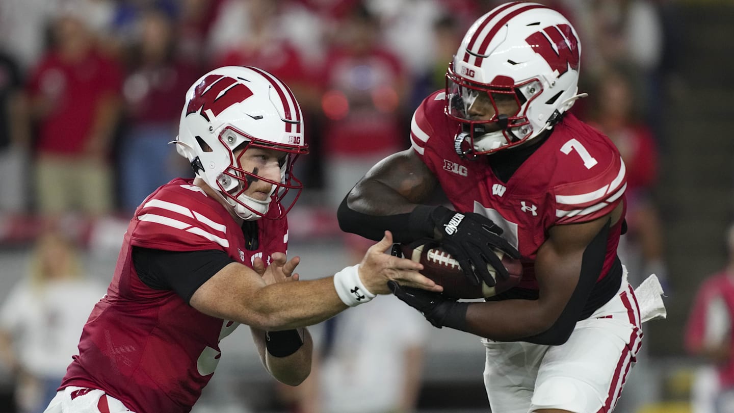 Wisconsin Badgers QB Billy Edwards Jr. leaves Week 1 vs Miami (OH) with injury