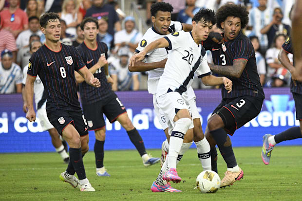 Olger Escobar, Chris Richards