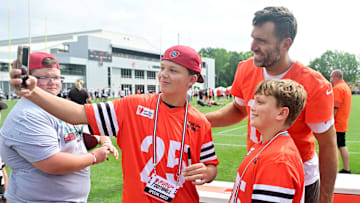 Cleveland Browns quarterback Joe Flacco poses for a photo with NFL fans during training camp at CrossCountry Mortgage Campus