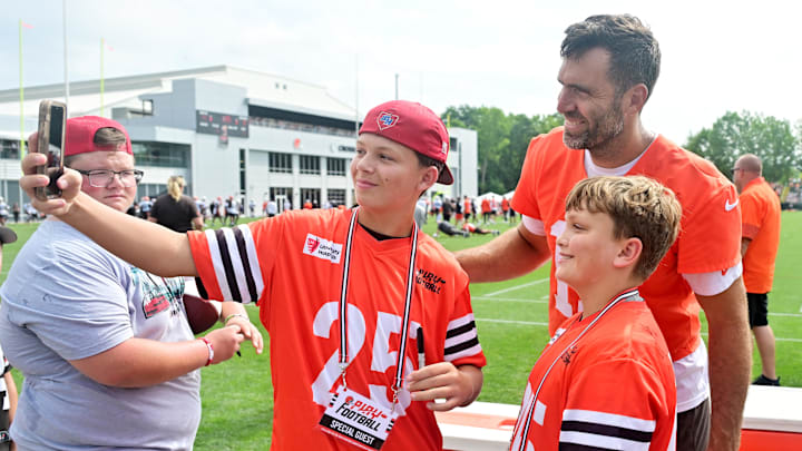 Cleveland Browns quarterback Joe Flacco poses for a photo with NFL fans during training camp at CrossCountry Mortgage Campus Cleveland Browns quarterback Joe Flacco poses for a photo with NFL fans during training camp at CrossCountry Mortgage Campus