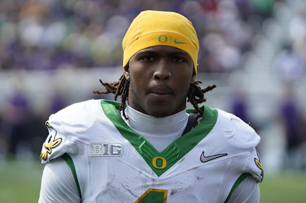 Oregon Ducks wide receiver Dakorien Moore