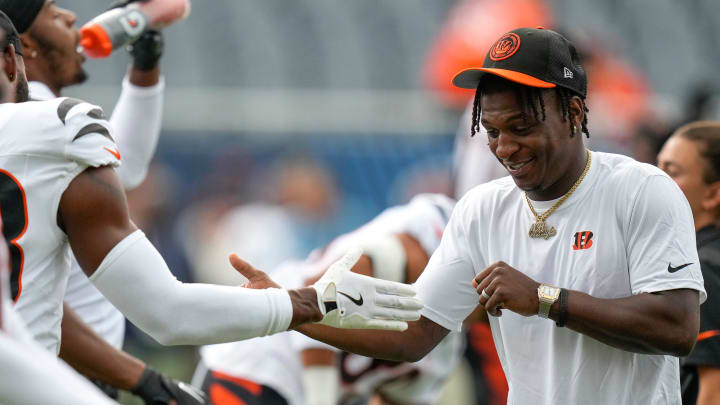 Cincinnati Bengals cornerback Mike Hilton (21) greets his teammates during warmups before the NFL Preseason Week 2 game between the Chicago Bears and the Cincinnati Bengals at Soldier Field in downtown Chicago on Saturday, Aug. 17, 2024.