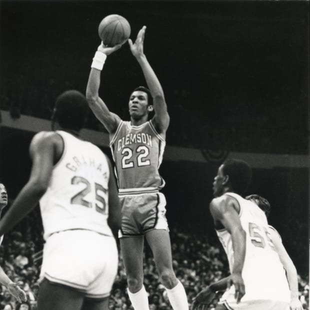 Larry Nance in in action during the 1982 season. 