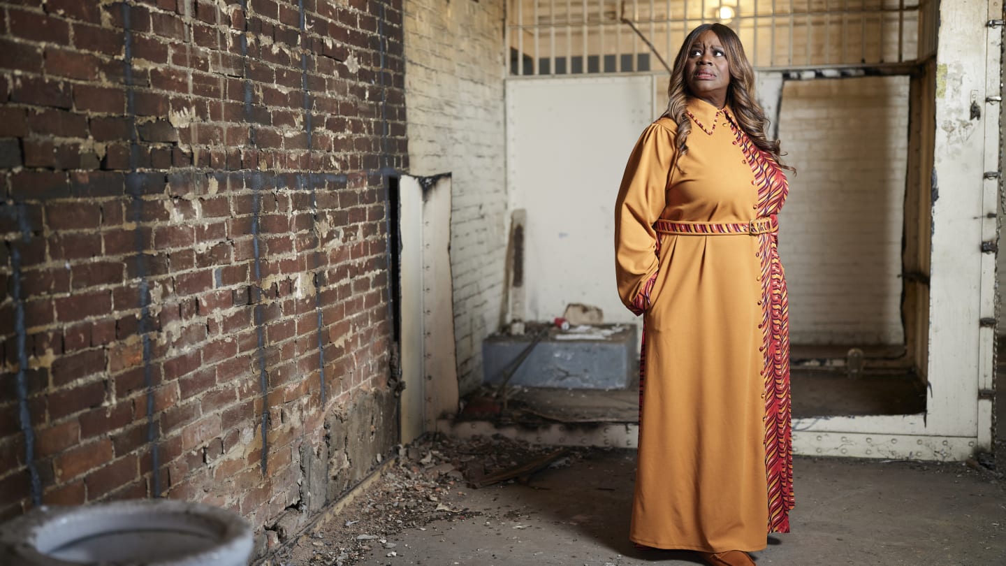 Retta to travel across the country in search of spooky homes for HGTV's Scariest Houses in America