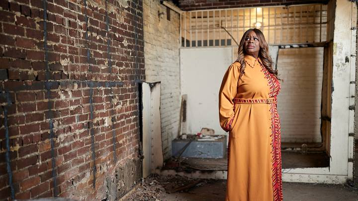 Retta reacts to the prison cells at the Jail-Bat home, as seen on Scariest House in America, Season 1.
