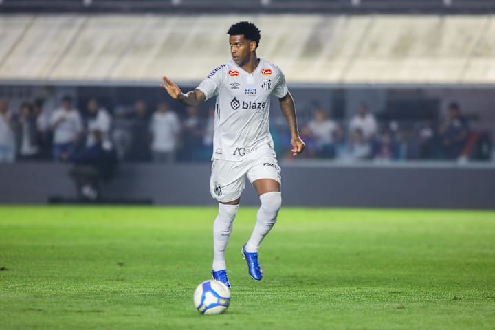 Gil, jogador do Santos