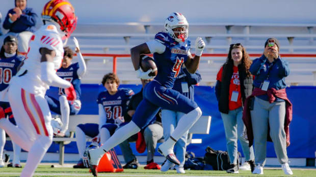 Jeremiah Smith running for a touchdown in the 2023 Class 1M state championship game 