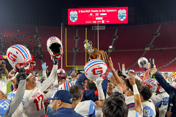 Garfield celebrates its win over Roosevelt in the 2022 East L.A. Classic.