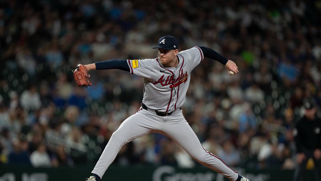 May 4, 2026; Seattle, Washington, USA; Atlanta Braves reliever Aaron Bummer (49) delivers a pitch during the seventh inning against the Seattle Mariners „at T-Mobile Park. Mandatory Credit: Stephen Brashear-Imagn Images May 4, 2026; Seattle, Washington, USA; Atlanta Braves reliever Aaron Bummer (49) delivers a pitch during the seventh inning against the Seattle Mariners „at T-Mobile Park. Mandatory Credit: Stephen Brashear-Imagn Images