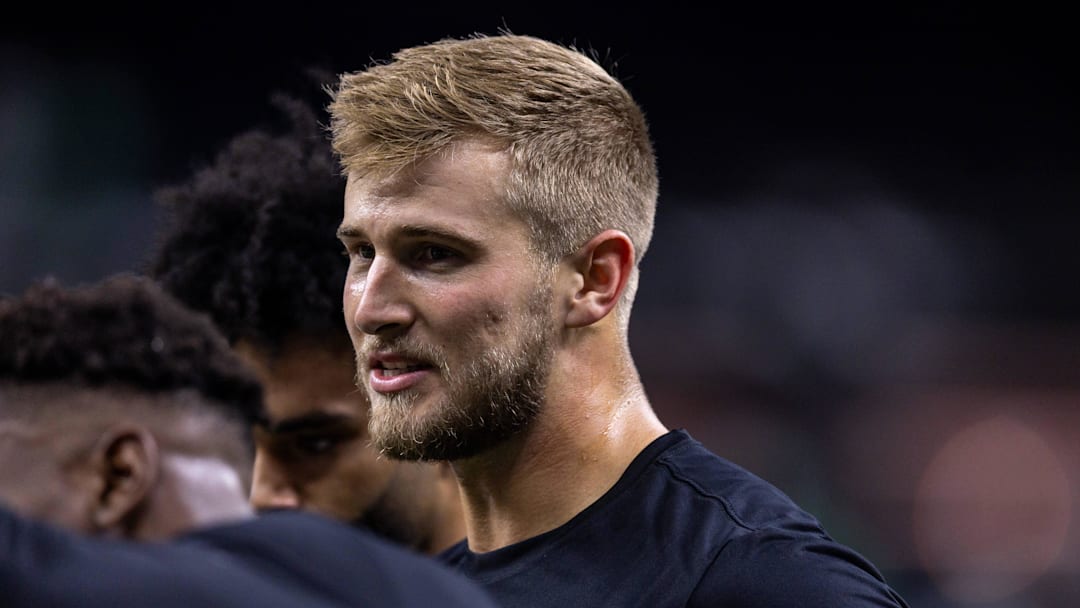 New Orleans Saints quarterback Tyler Shough (6) is performing well for his team and fantasy football managers to close out his rookie campaign.