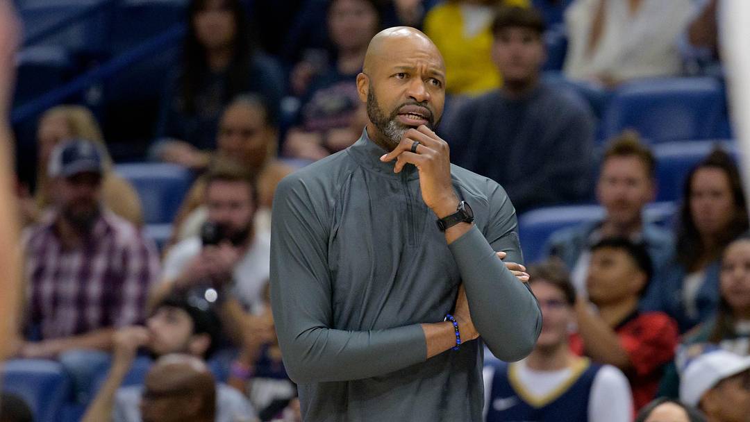 Oct 10, 2023; New Orleans, Louisiana, USA; Orlando Magic head coach Jamahl Mosley watches his team against the New Orleans Pelicans during the first quarter at the Smoothie King Center. Mandatory Credit: Matthew Hinton-Imagn Images Oct 10, 2023; New Orleans, Louisiana, USA; Orlando Magic head coach Jamahl Mosley watches his team against the New Orleans Pelicans during the first quarter at the Smoothie King Center. Mandatory Credit: Matthew Hinton-Imagn Images