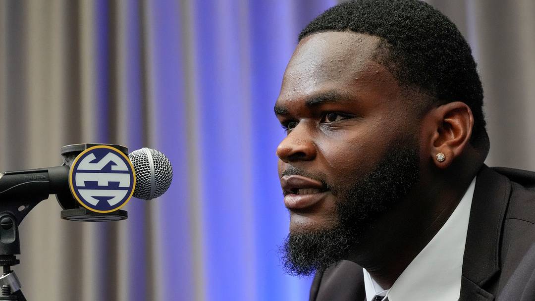 July 16, 2025; Atlanta, GA, USA; Florida defensive lineman Caleb Banks answers questions during SEC Media Days at the College Football Hall of Fame in Atlanta. July 16, 2025; Atlanta, GA, USA; Florida defensive lineman Caleb Banks answers questions during SEC Media Days at the College Football Hall of Fame in Atlanta.