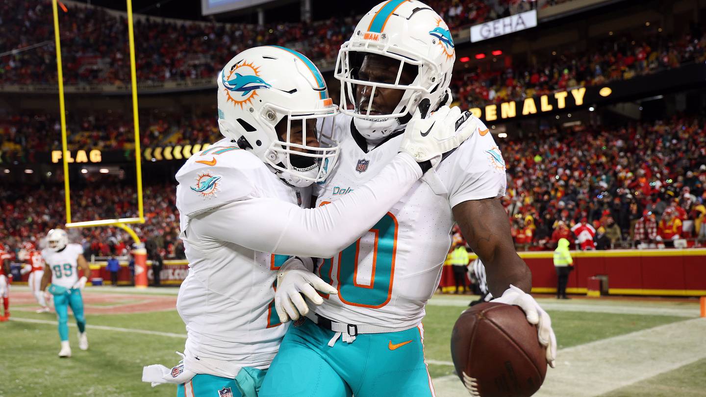 Stefon Diggs trade could lead Dolphins to a trade with Texans to fill WR need - Vimarsana News