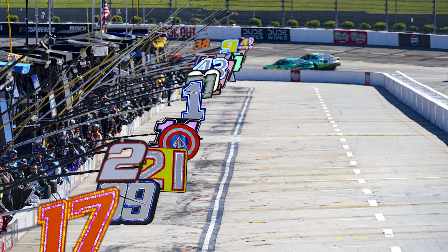 Ryan Blaney Triumphs at Martinsville in NASCAR Playoff Showdown