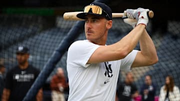 Bellinger sufre dolores en la espalda 