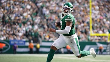 NY Jets quarterback Justin Fields