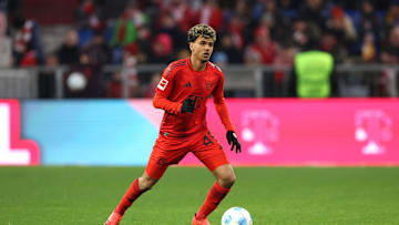 Adam Aznou in action for Bayern Munich.