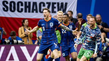 Belanda mengalahkan Polandia dengan skor 2-1