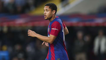 Vitor Roque saiu do Brasil como grande promessa, mas ainda não conseguiu se firmar no Barcelona