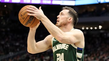 Sacramento Kings v Milwaukee Bucks