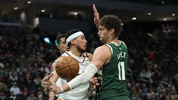 Phoenix Suns v Milwaukee Bucks