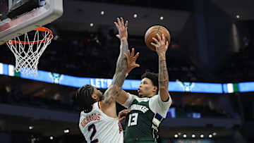 Phoenix Suns v Milwaukee Bucks