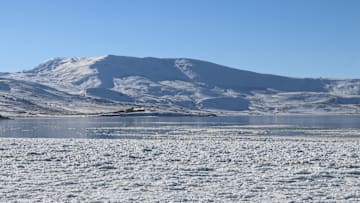Frozen Balik Lake awaits nature enthusiasts in Turkiye's Agri